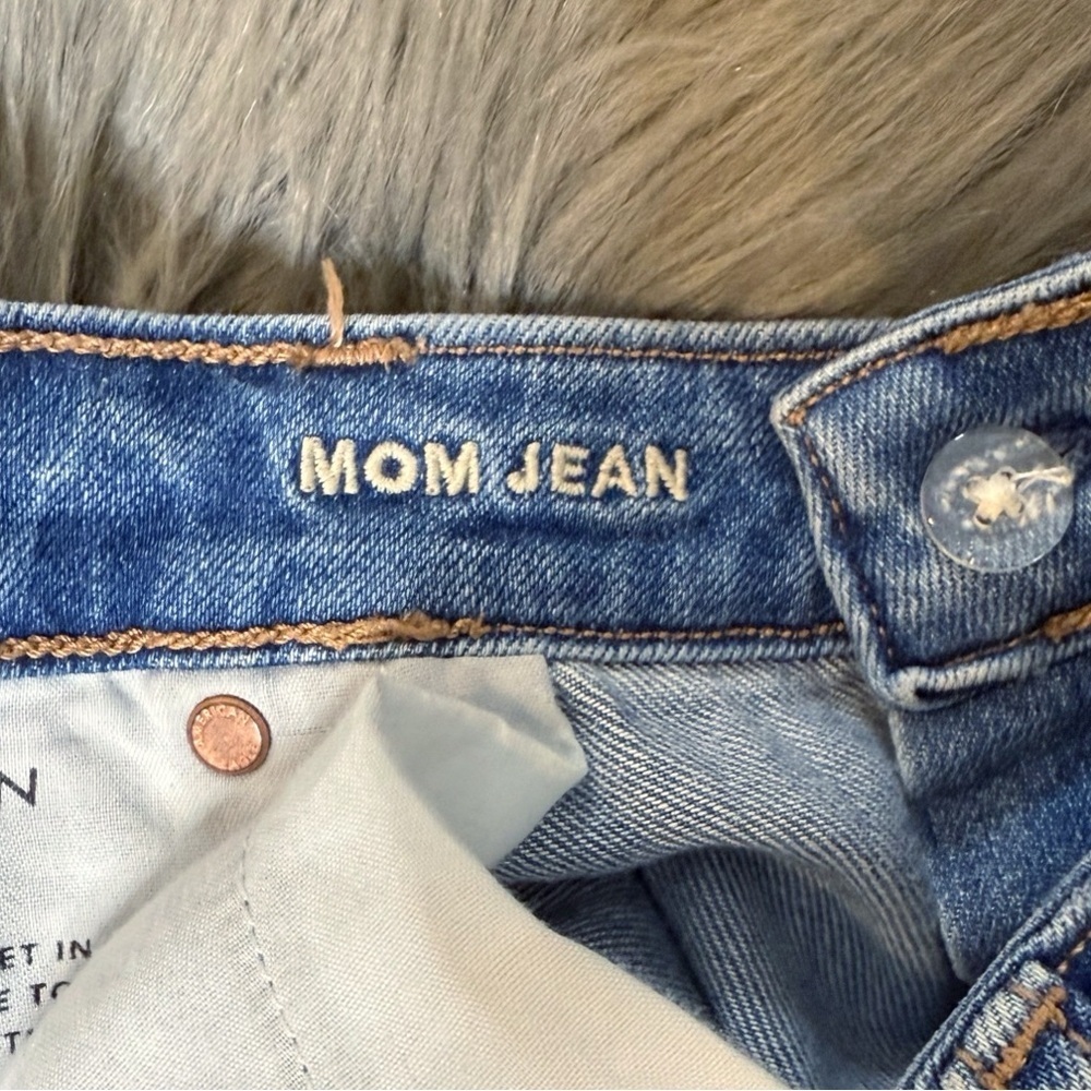 NEW American Eagle Women’s Distressed Medium Wash V Front Mom Jeans Sz 20 - Picture 6 of 11
